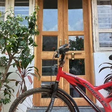 Swanky Sojourns Homestay 콜라푸르 외부 사진
